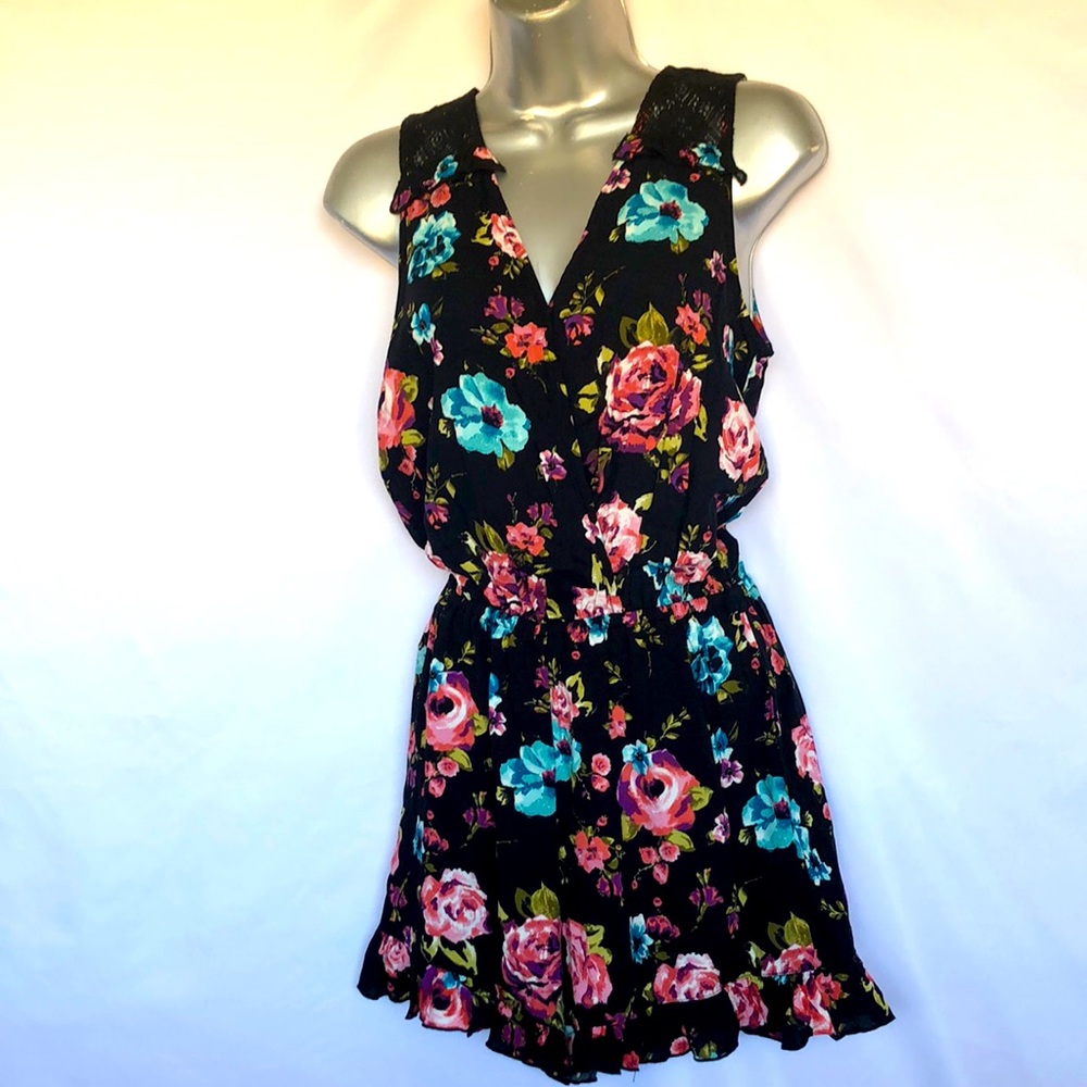 MWT Joe B Floral Romper Size Small